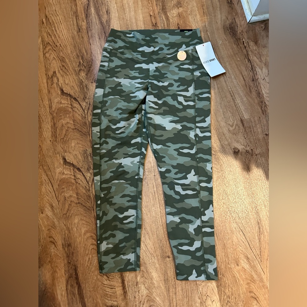 Camouflage high waist legging.